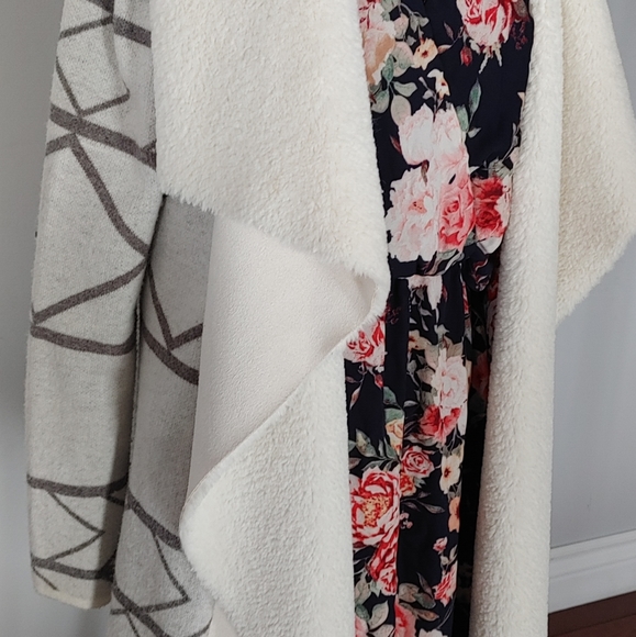 Long cardigan sweater - Picture 7 of 8